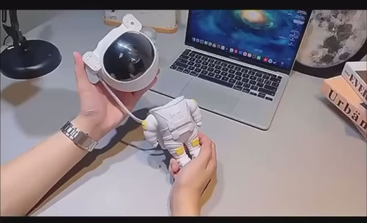 Astronaut starry sky lamp
